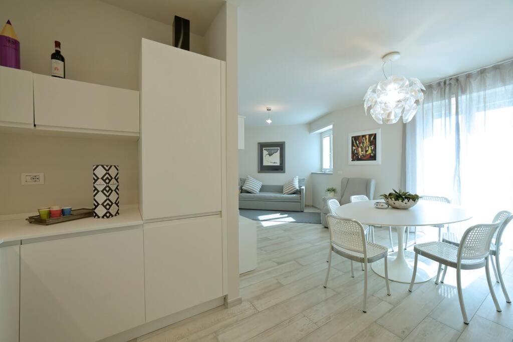 Luxury Apartament Con Garage Vista Mare Alassio Per 6 Persone Buitenkant foto